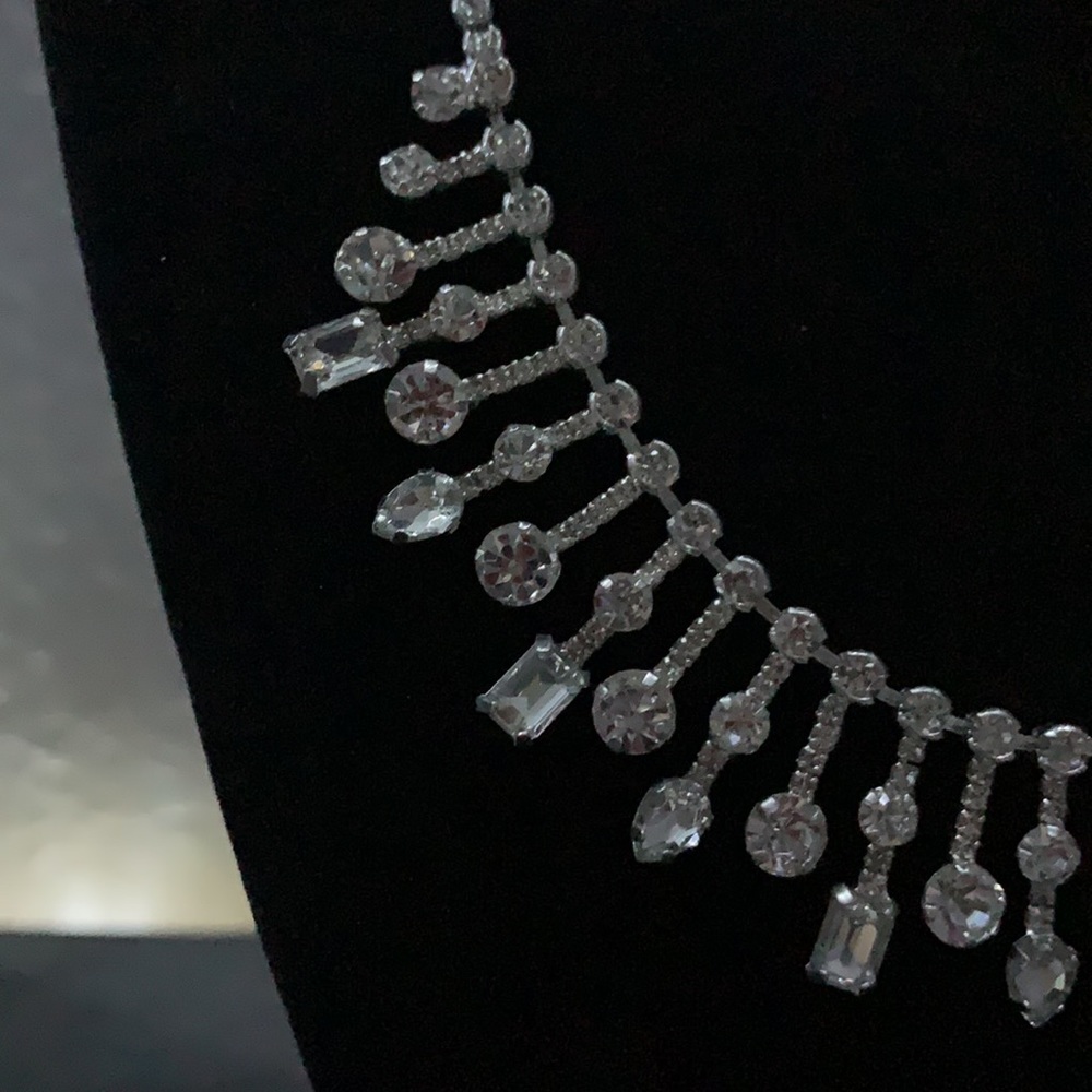 Beautiful Sparkling Necklace. - Picture 3 of 8